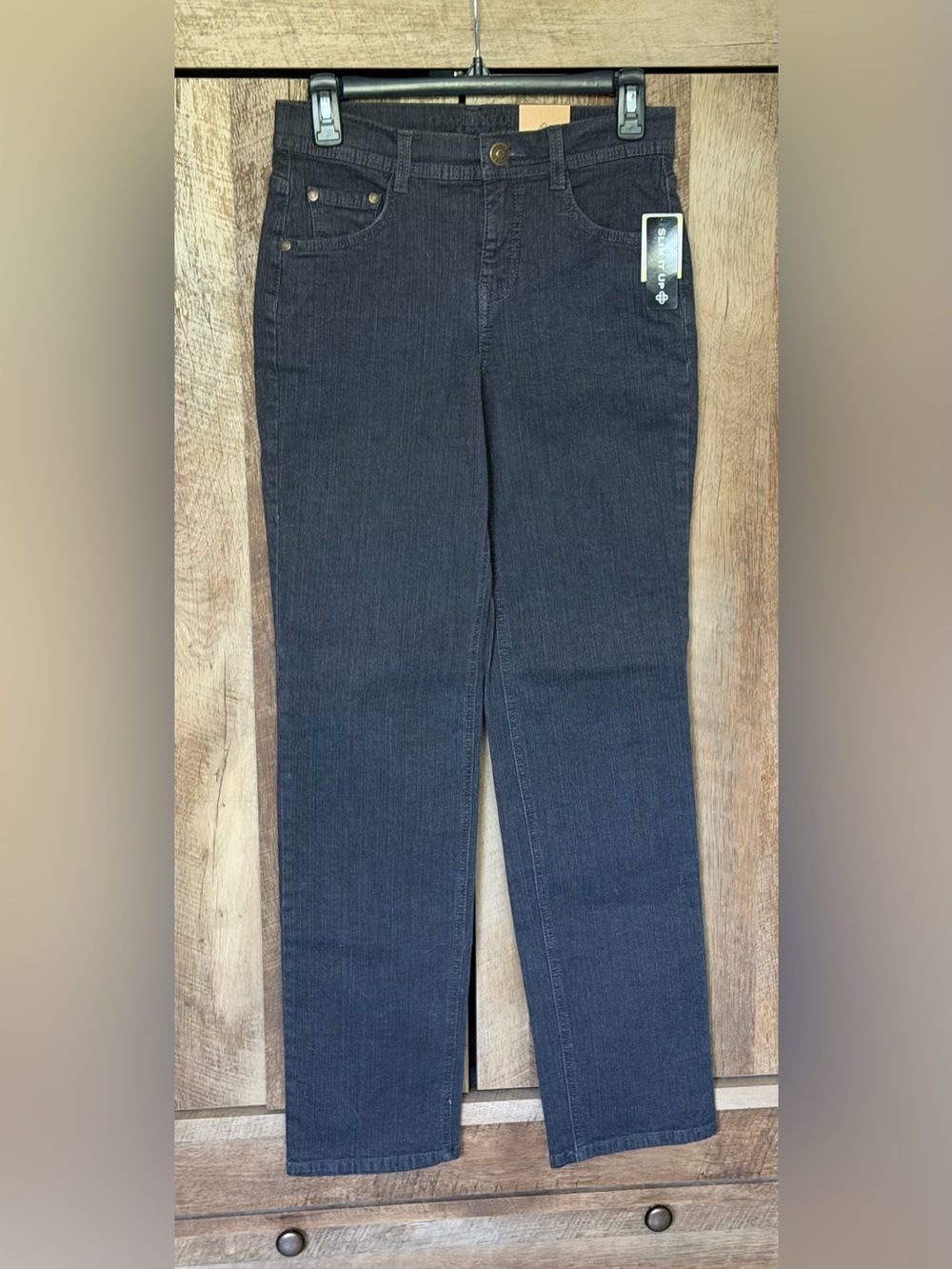 NWT Women’s Black Straight-Leg Jeans